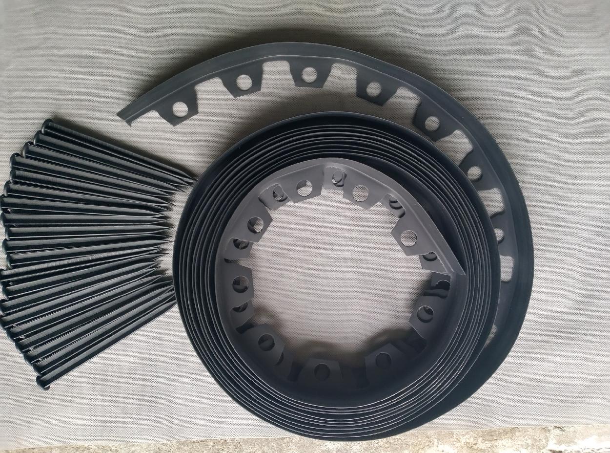 Obrubník zahradní výška 4cm, délka 10m váha 2,5kg + 20 kolíků